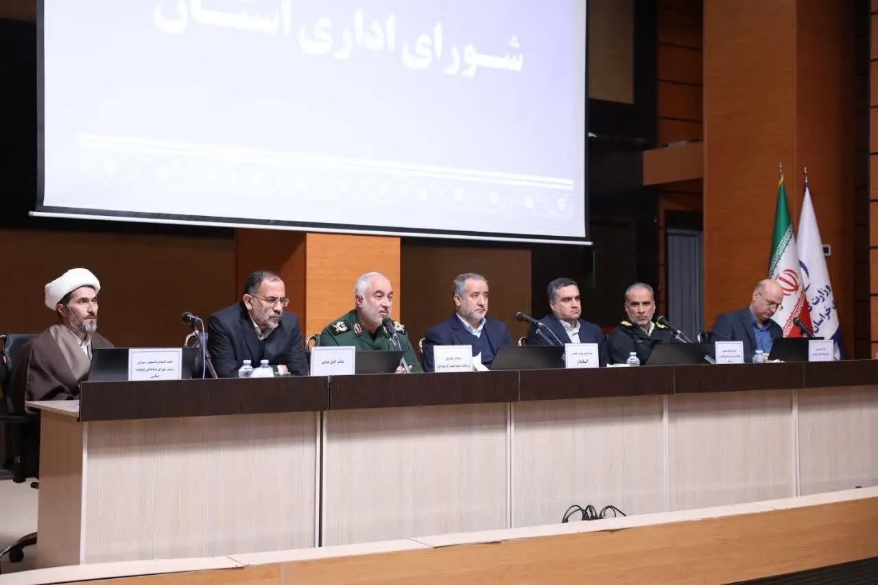 رفتار و عملکرد مسئولان نقش تعیین‌ کننده‌ای در جلب اعتماد مردم دارد