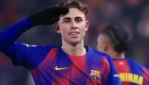 ستاره پرطرفدار بارسلونا تمدید کرد