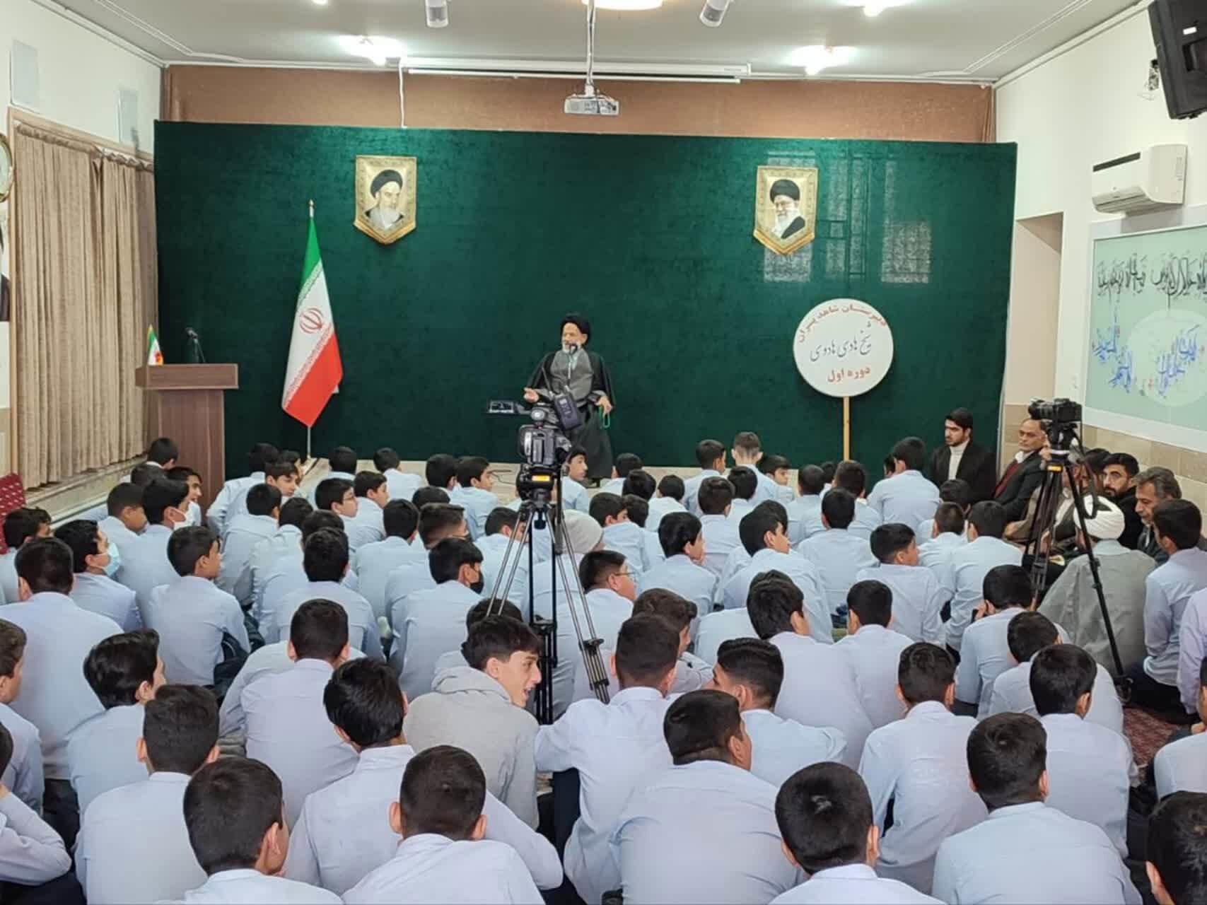 نماینده ولی‌فقیه در خراسان جنوبی: جشن تکلیف، آغاز مدیریت خود و مسئولیت‌پذیری