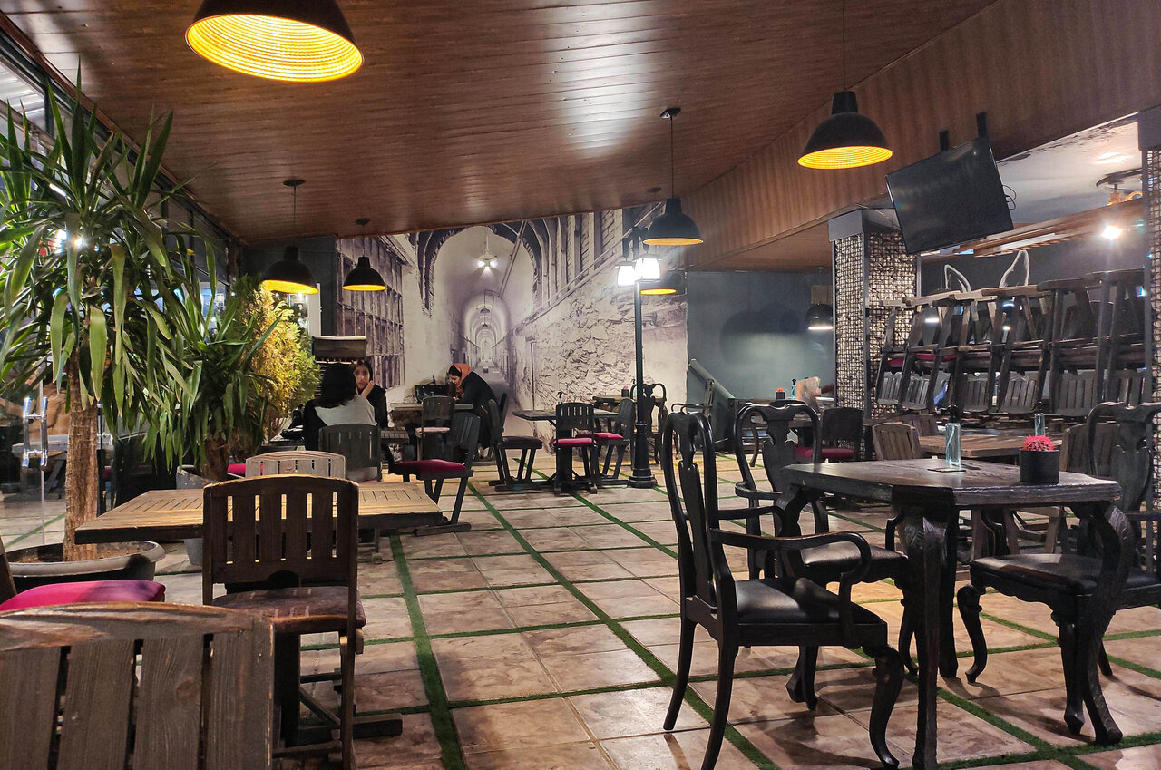 مخملی خواستار شد؛احیای مجوز استفاده از فضای پیاده‌رو برای کافی‌شاپ‌ها