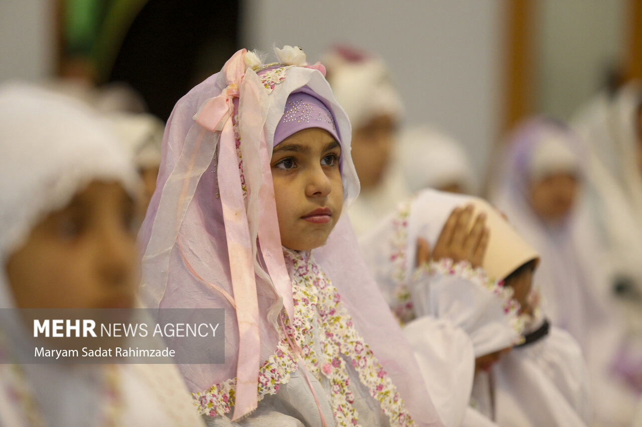 جشن تکلیف ۱۲۰۰ دختر دانش‌آموز در شیروان برگزار شد