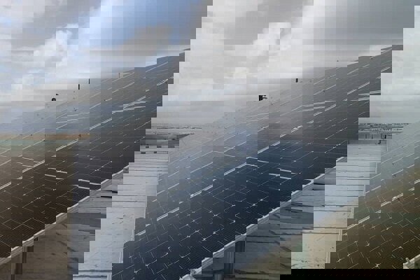 نیروگاه خورشیدی ۱۰ مگاواتی خوسف افتتاح شد