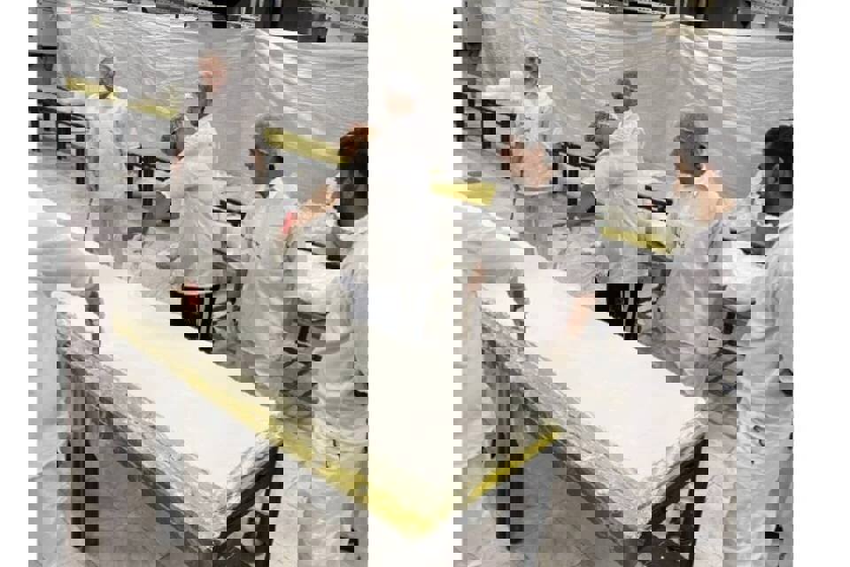 پخت کیک ۵۰۰ متری در حرم رضوی به مناسبت میلاد امام زمان (عج)