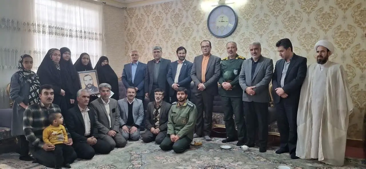 دیدار معاون امنیتی استانداری خراسان رضوی با خانواده شهید عباسعلی صفدری