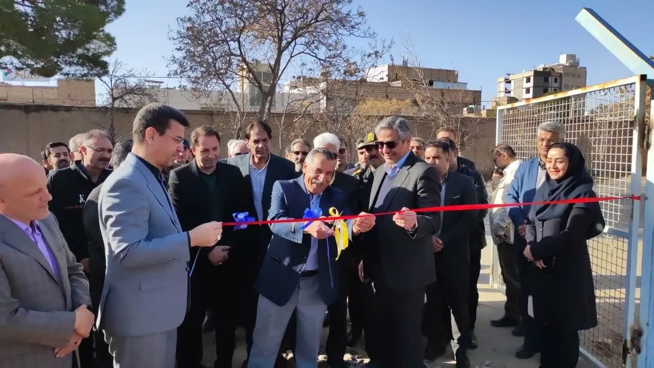 افتتاح دو چمن مصنوعی در کاشمر با اعتبار ۱۲.۵ میلیارد تومان