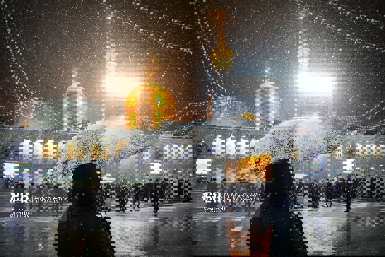 طنین نقاره خانه حرم مطهر امام رضا(ع) در عصر برفی مشهد