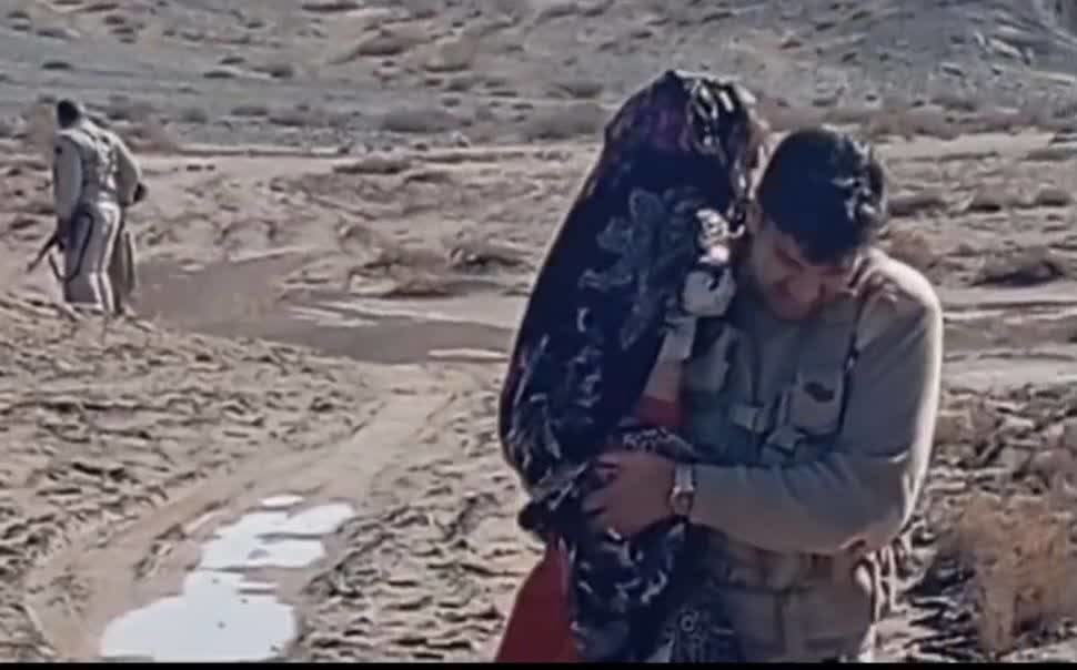 نجات جان ۹ تبعه افغانستانی در مرز تایباد