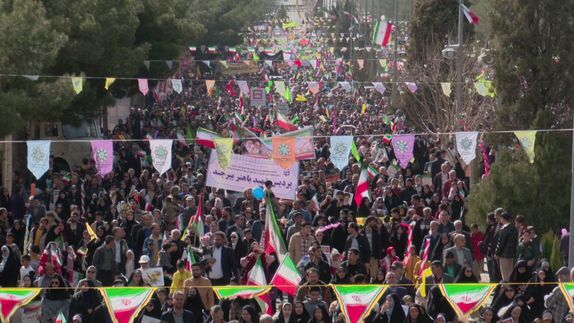 پیام قدردانی نماینده ولی فقیه در خراسان جنوبی و استاندار از حضور حماسی مردم در راهپیمایی ۲۲ بهمن