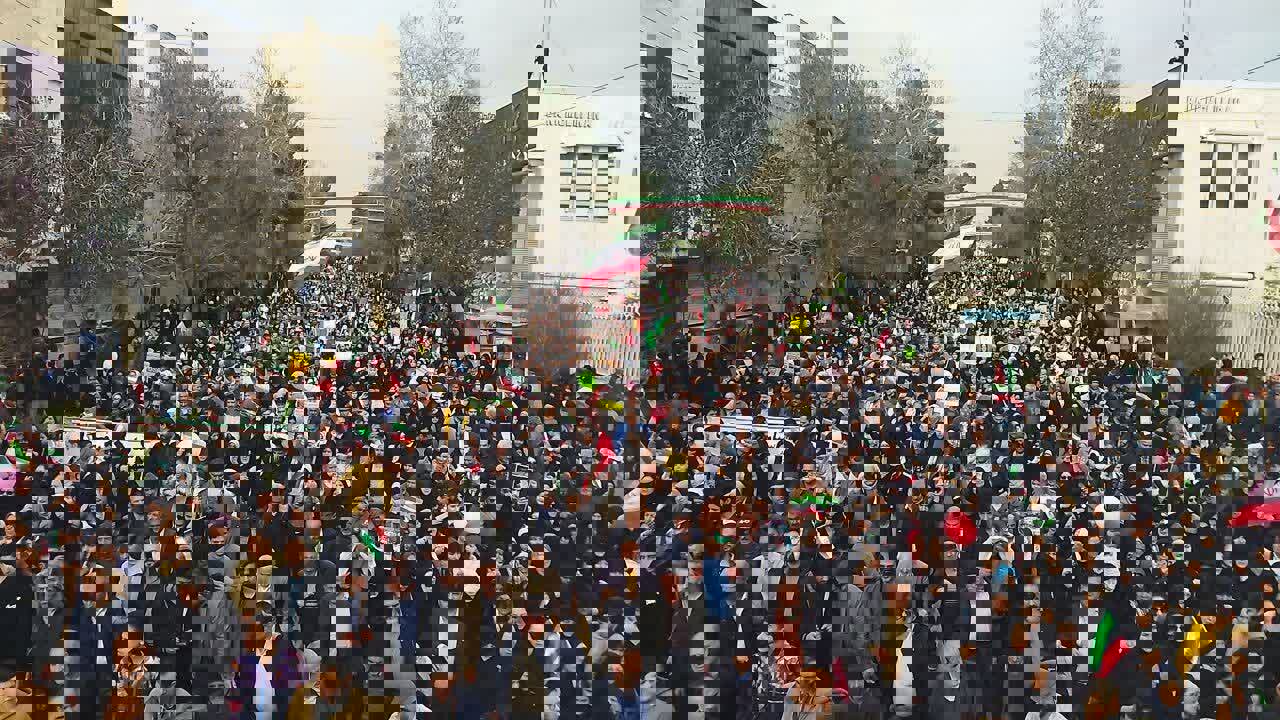 حماسه آفرینی مردم نیشابور در راهپیمایی ۲۲ بهمن