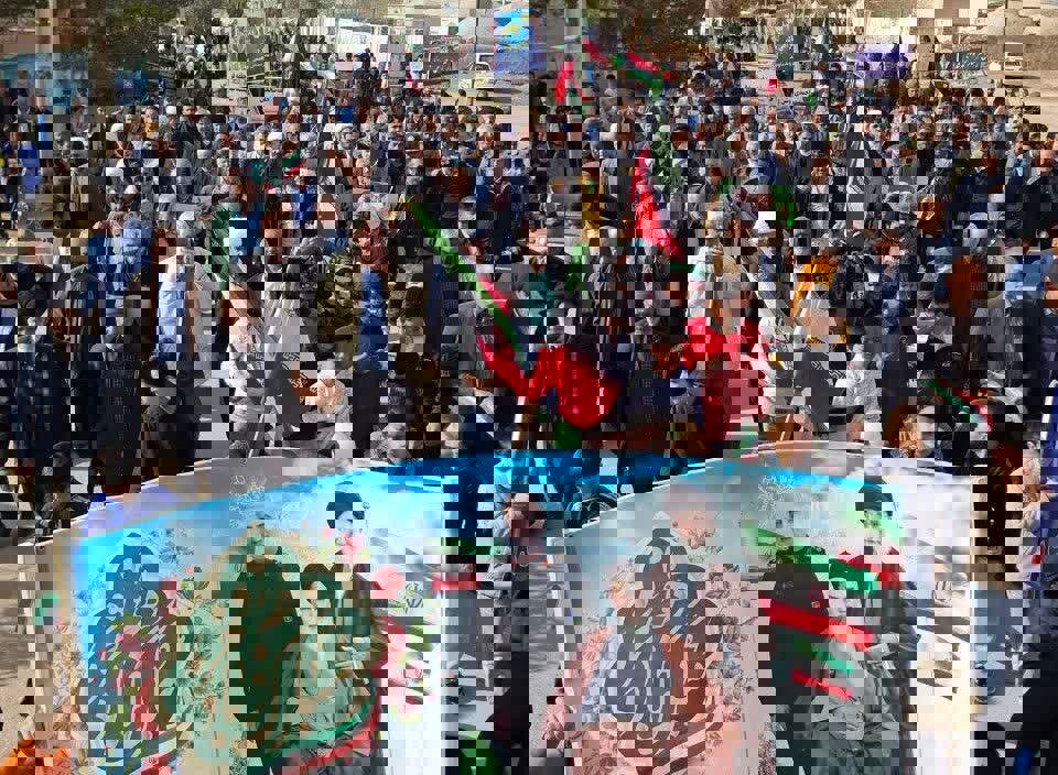 جشن ۴۷ سالگی انقلاب با حضور مردم شهر روشناوند