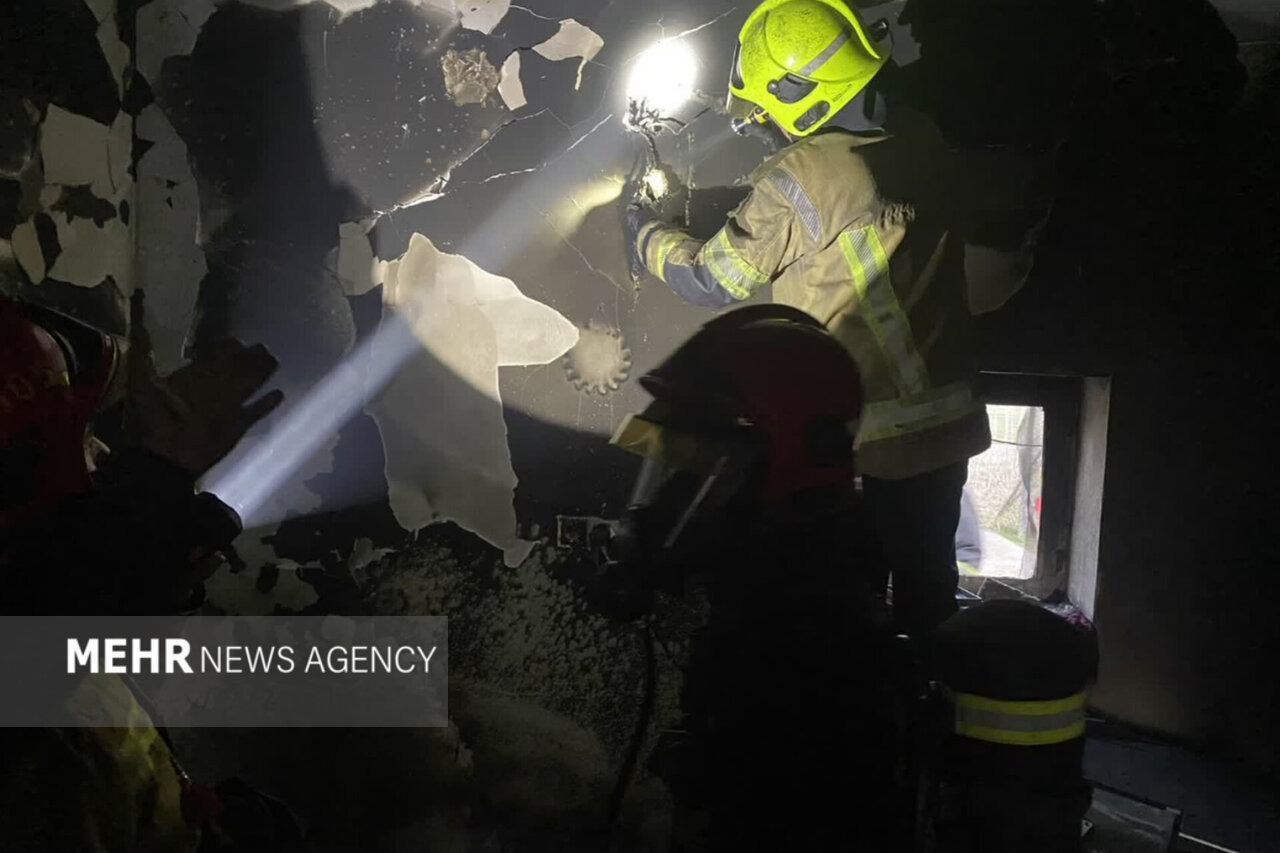 حریق منزل مسکونی در بزرگراه سردار سلیمانی مشهد مهار شد