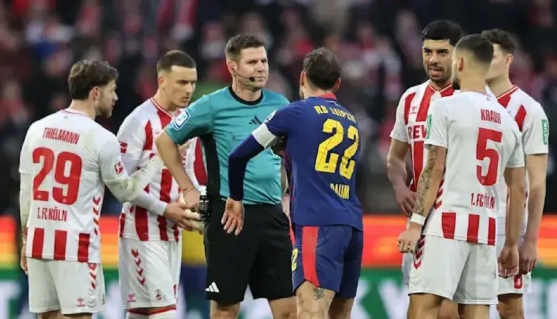 انتقاد شدید دکتر معروف از وی‌ای‌آر بوندسلیگا!