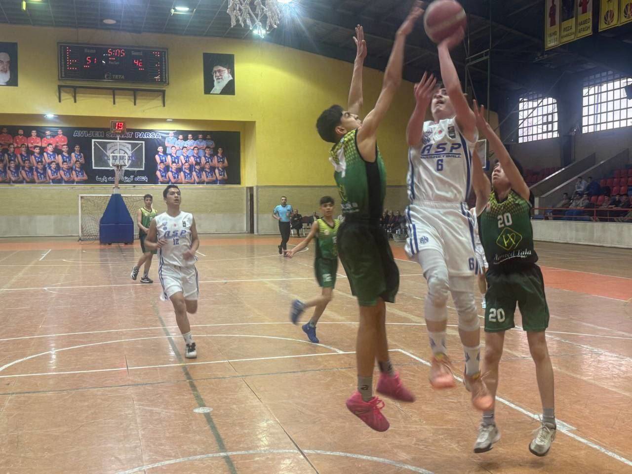 صعود مقتدرانه آویژه صنعت پارسا به یک‌چهارم نهایی لیگ بسکتبال نوجوانان کشور