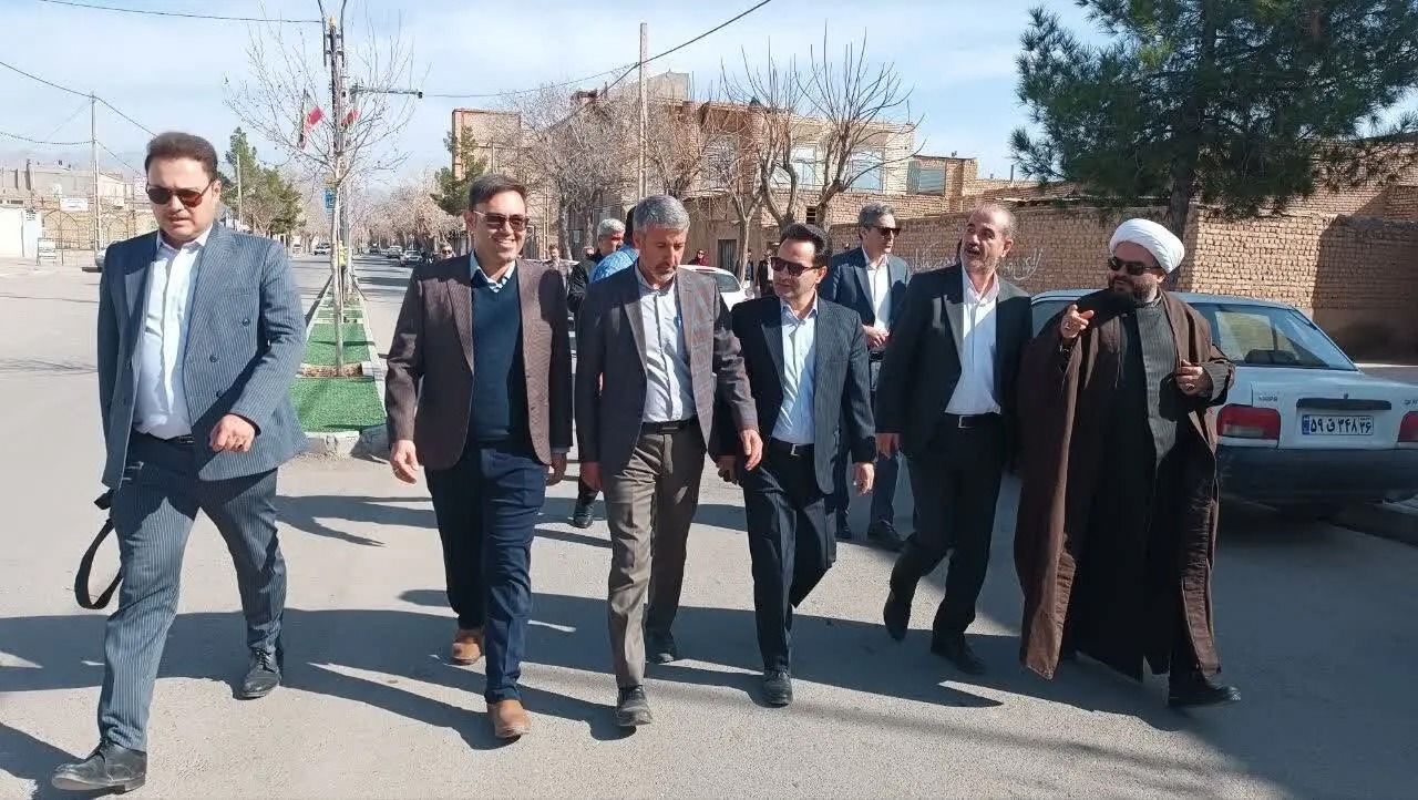 بازدید معاون وزیر راه از پروژه‌های بازآفرینی شهری در خلیل‌آباد و کندر