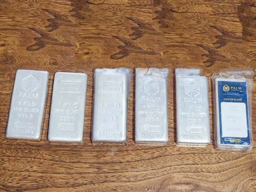 دستگیری ۴ تبعه افغانستانی با ۶ کیلو شمش نقره در مرز تایباد