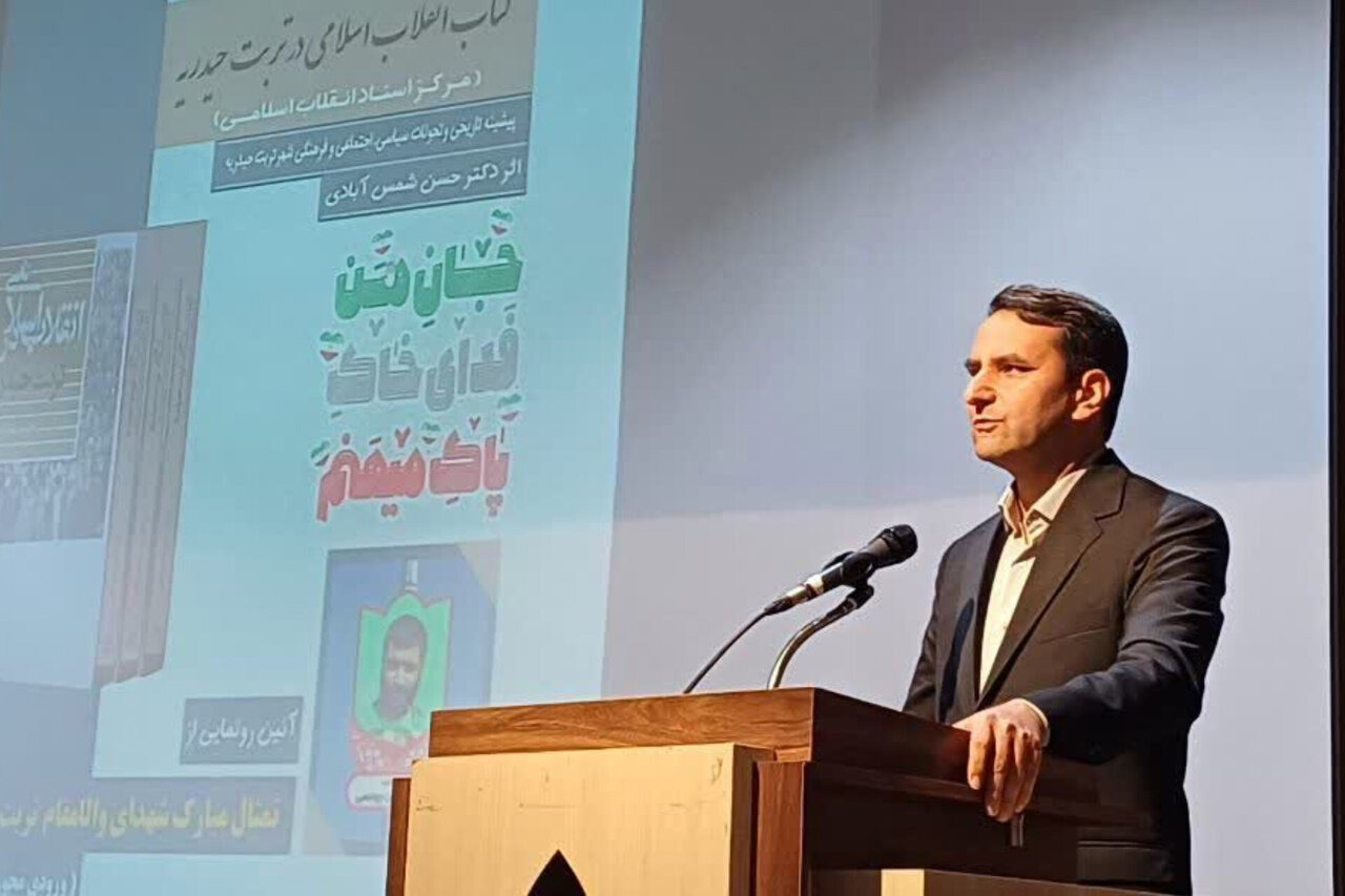 نصب تمثال ۳۰۰ شهید در ورودی شهر تربت حیدریه