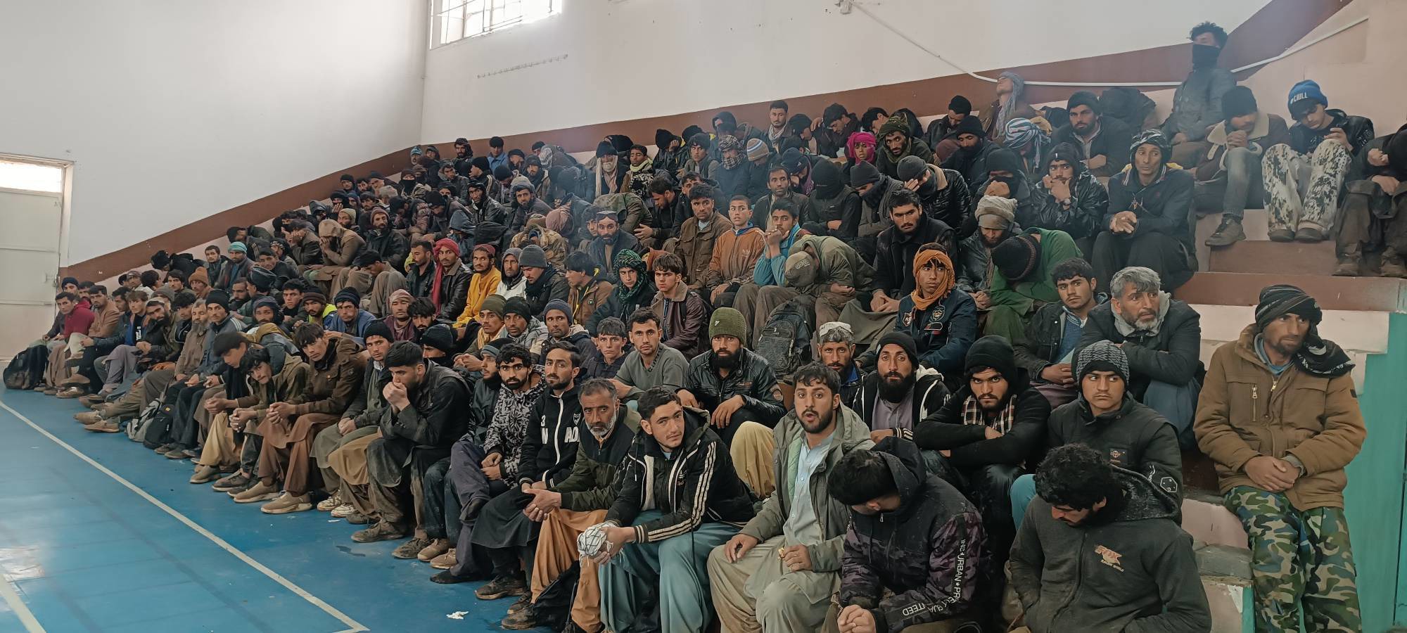 نجات جان ۳۰۰ تبعه غیرمجاز افغانستانی گرفتار در برف و باران، مرز تایباد