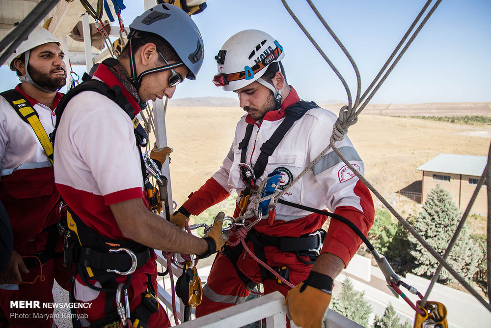 ارتقای درجه ۹۸ نجاتگر هلال‌احمر خراسان جنوبی