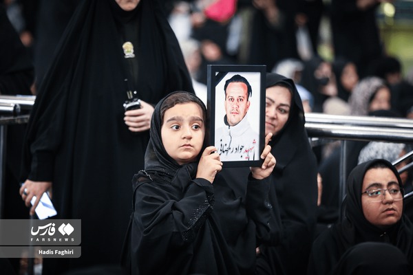 عکس/ بزرگداشت شهدای حوادث تروریستی دی‌ماه در حرم رضوی