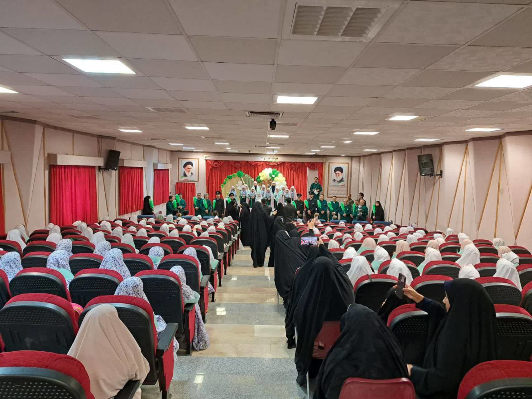 جشن تکلیف دانش‌آموزان رضویه با حضور خادمان حرم رضوی