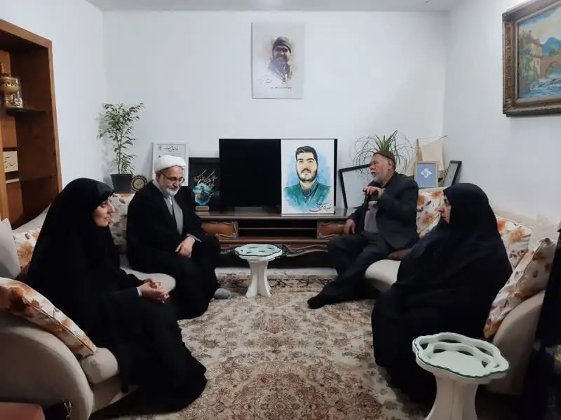 دیدار معاون استاندار خراسان رضوی با خانواده شهید هادی یزدانی