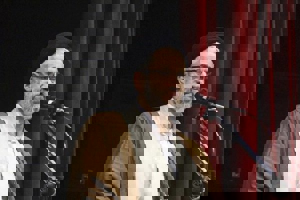 امام جمعه موقت بیرجند: نشانه‌های افول آمریکا آشکار شده است