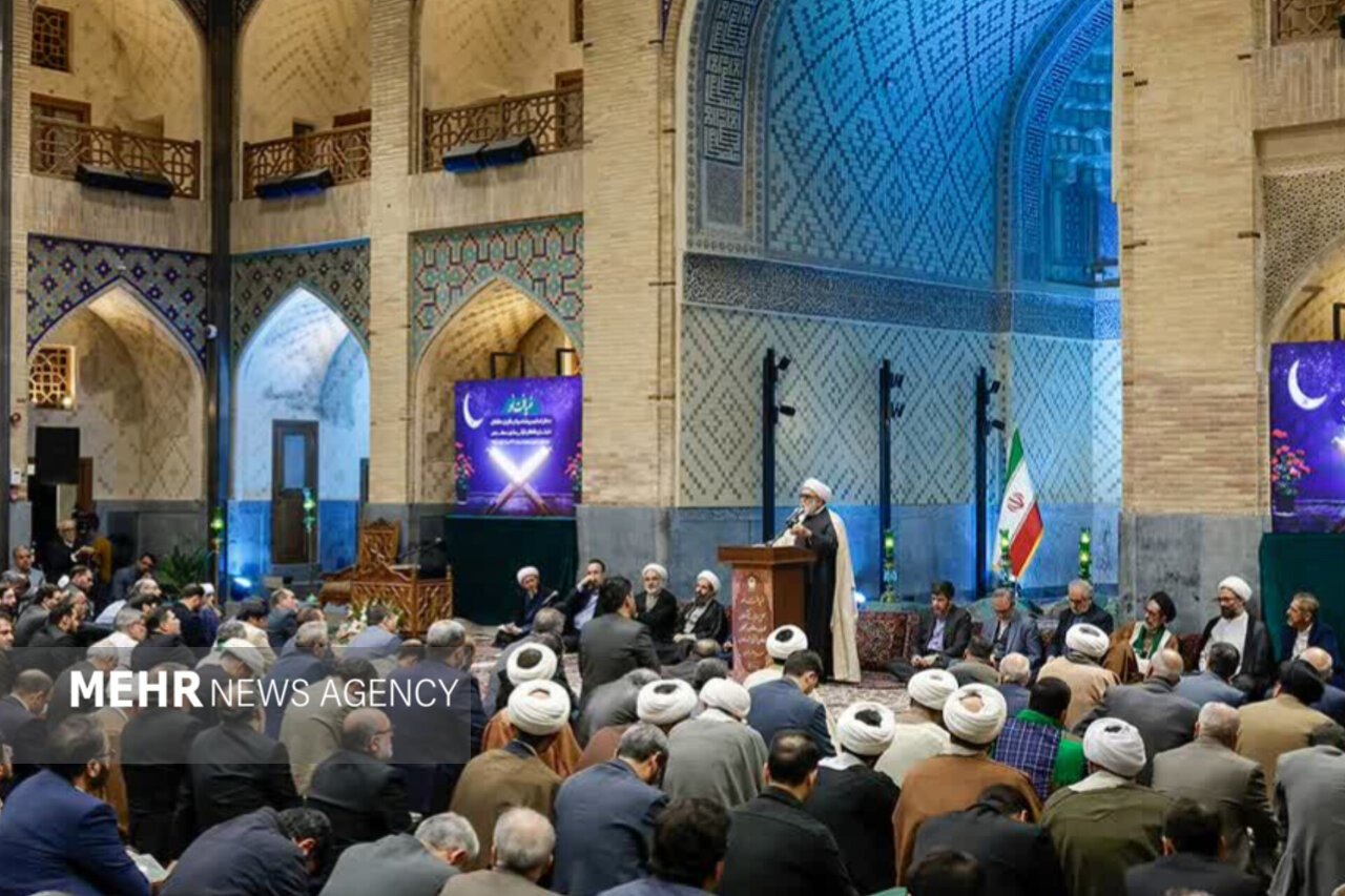 هدف دشمنی‌ها با انقلاب اسلامی خاموش کردن نور قرآن در دنیا است