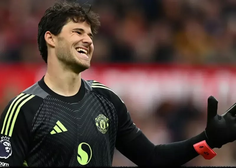 منچستریونایتد یک گلر پنج ستاره خرید