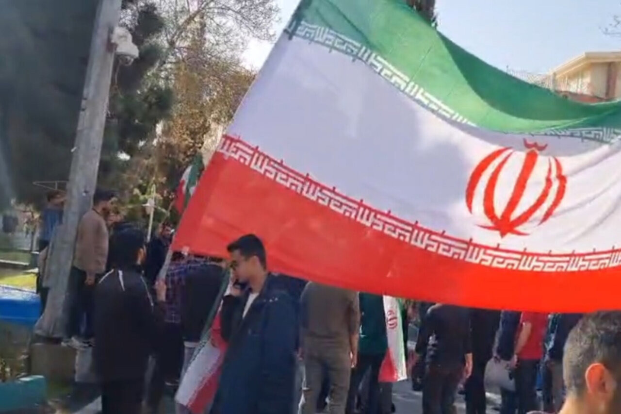 تجمع دانشجویان دانشگاه فردوسی مشهد علیه آشوب طلبان