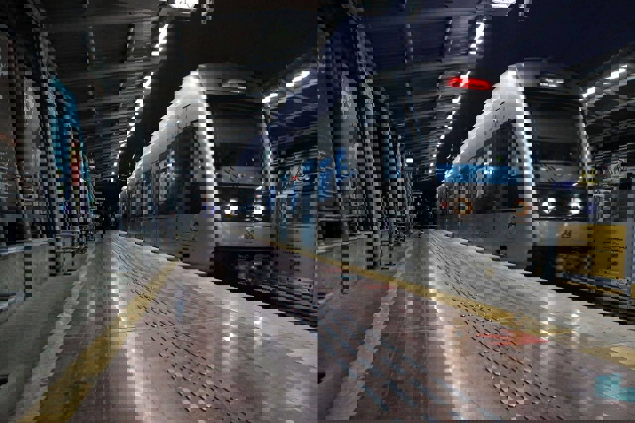 افزایش ۲ ساعته سرویس‌دهی قطار شهری مشهد در روز عید فطر و تحویل سال