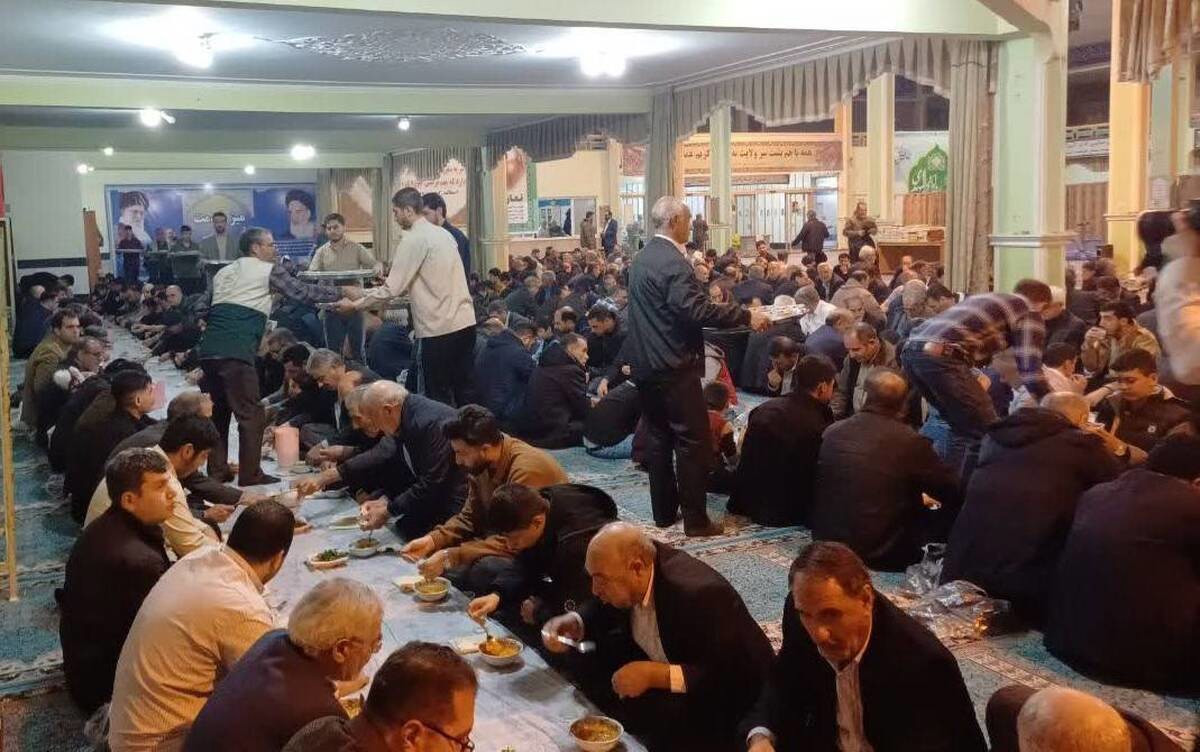 میزبانی خادم‌یاران رضوی سراسر کشور از روزه‌داران با «افطاری ساده»
