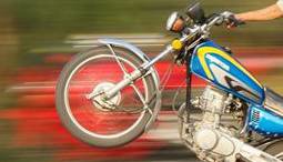 عکس/ شوخی خطرناک چند نوجوان با موتور در مفتح مشهد