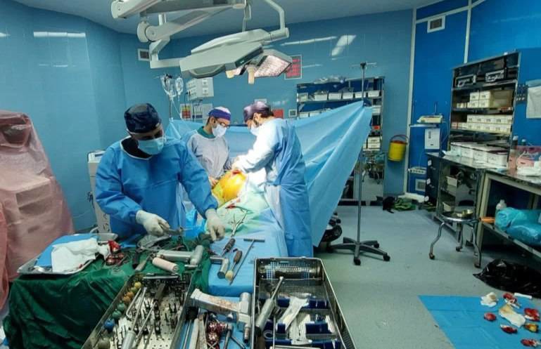 انجام موفقیت آمیز نخستین جراحی‌ تعویض کامل مفصل لگن در فریمان