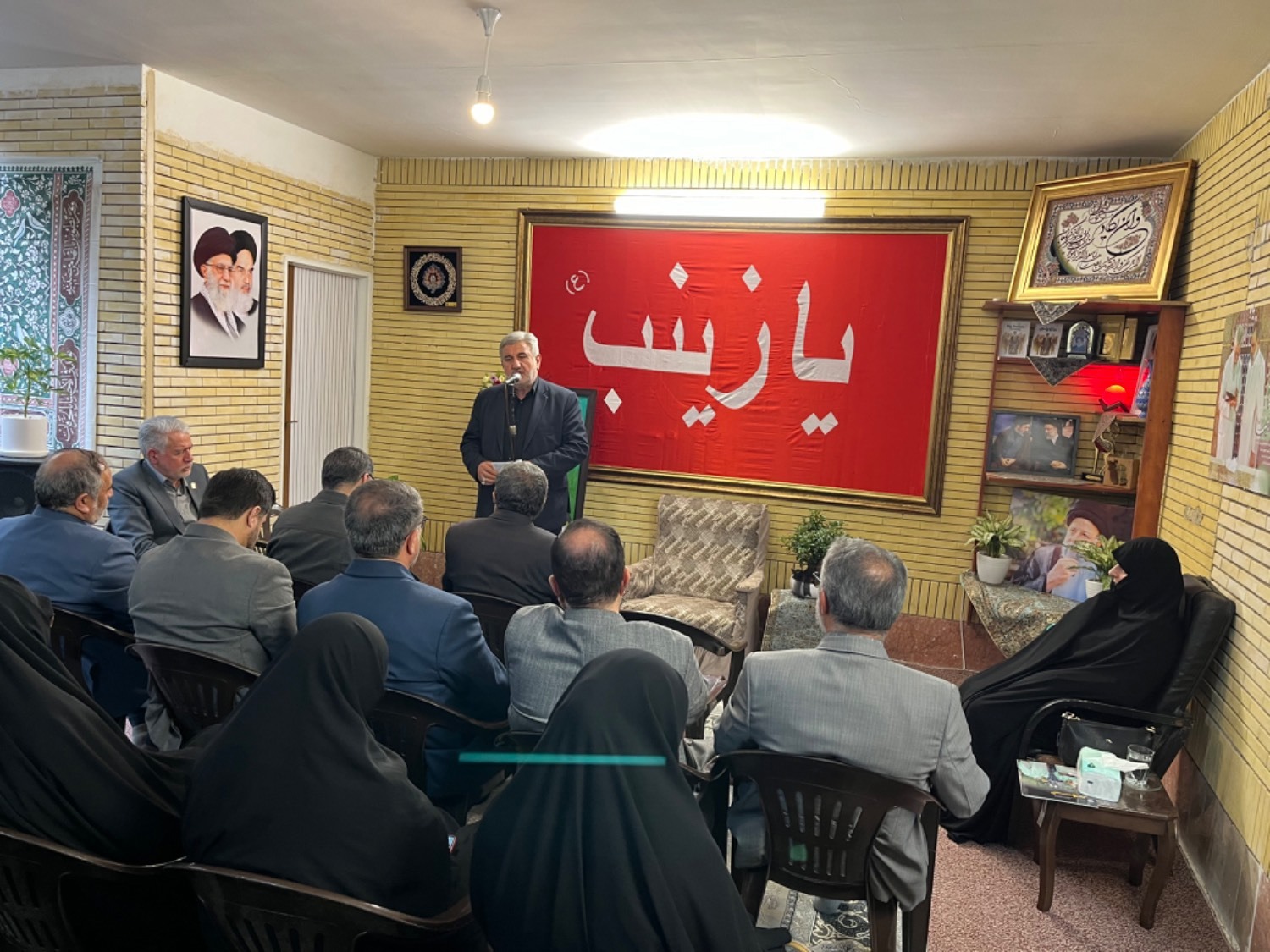 دیدار اعضای بسیج اساتید کشور با خانواده شهید آیت الله رئیسی در مشهد