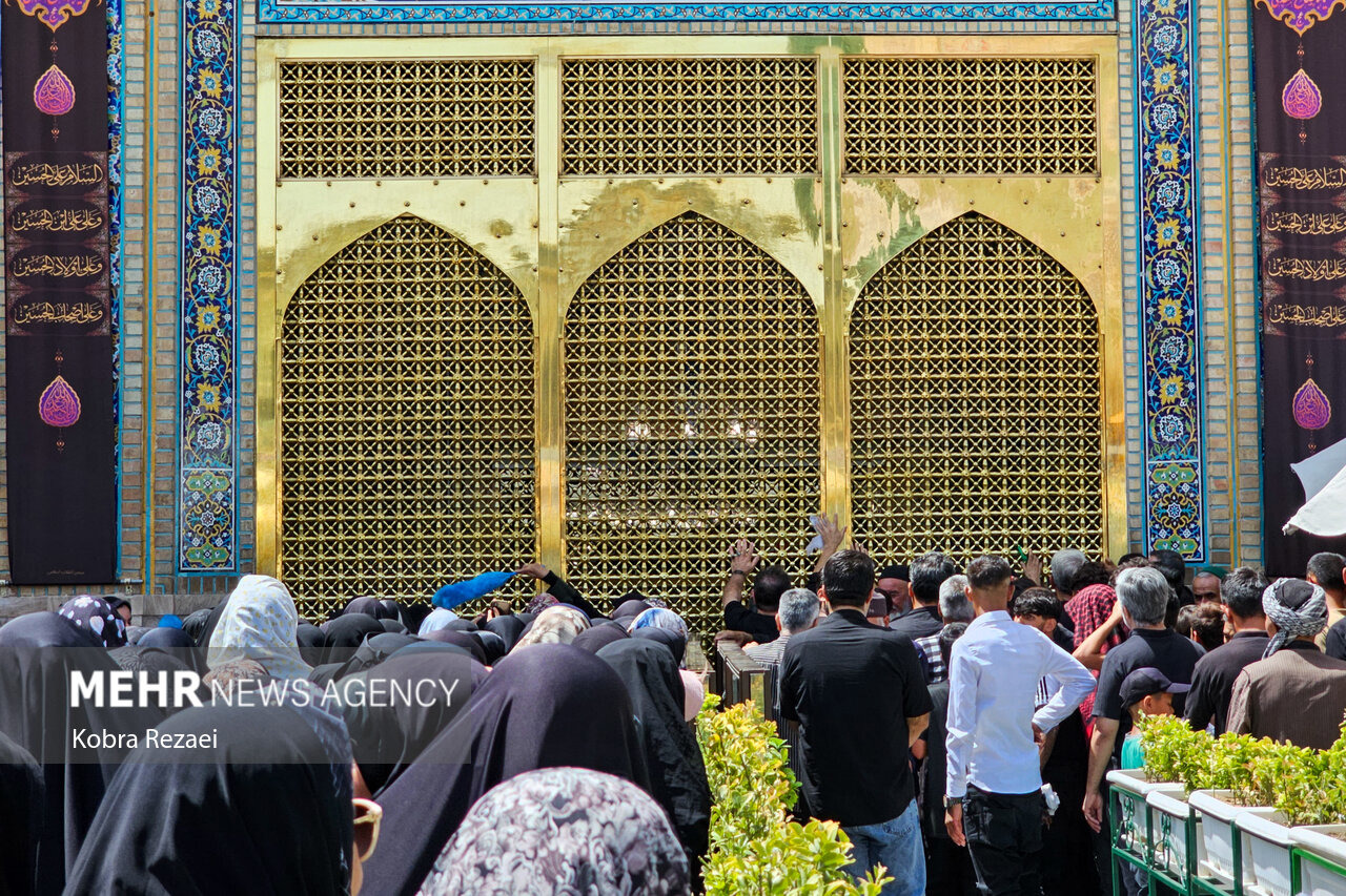 آماده‌سازی فضای حرم مطهر امام رضا(ع) به مناسبت فرارسیدن دهه ولایت