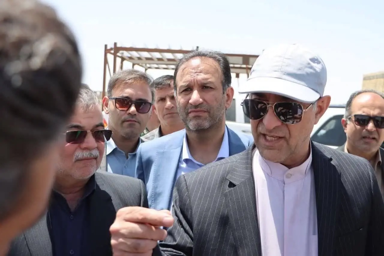 آماده‌سازی ۱۰۹۸ قطعه نهضت ملی مسکن و تأمین قیر معابر در خلیل‌آباد پیگیری شد