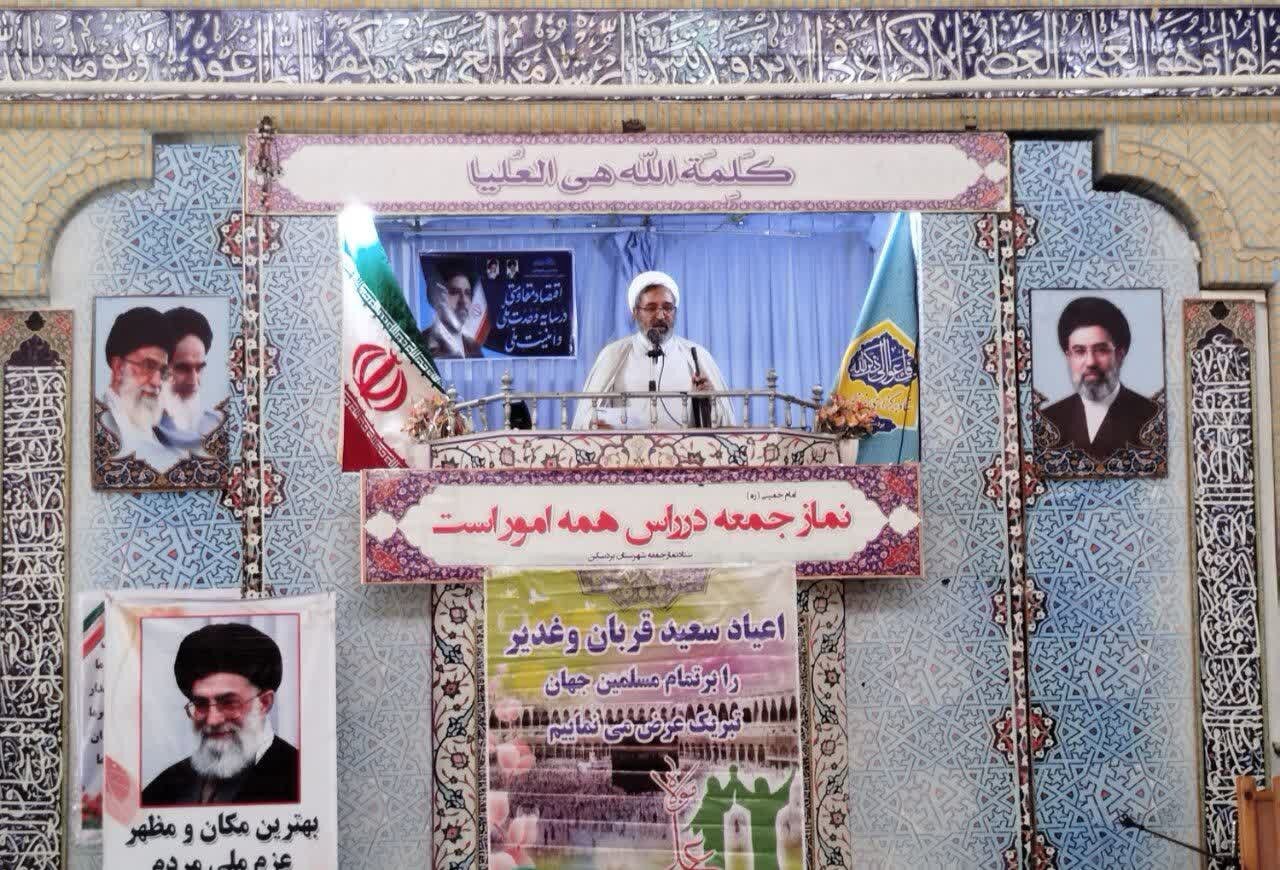شجاعت در برابر دشمن از شاخصه‌های اصلی مسئولان نظام است