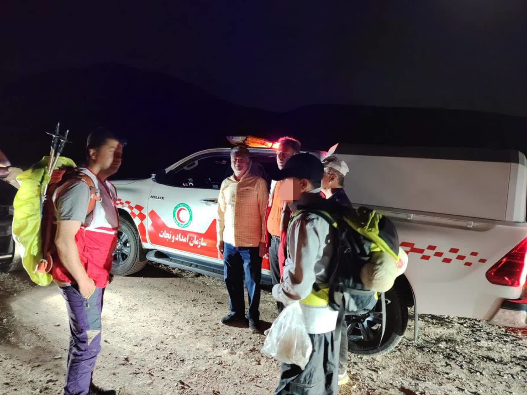 نجات ۵ طبیعت‌گرد گرفتار در ارتفاعات نیشابور