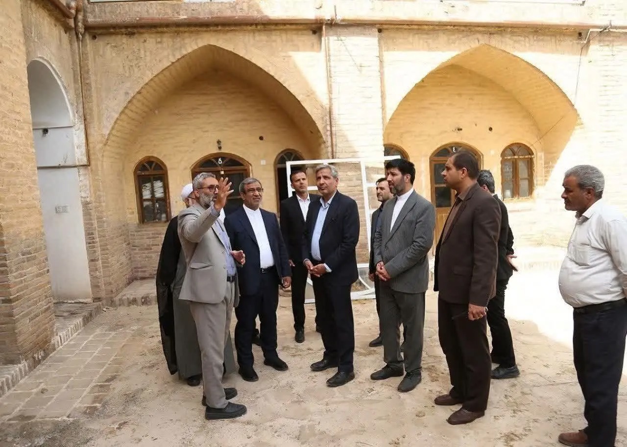 بازدید استاندار خراسان رضوی از مدرسه علمیه تاریخی حاج سلطان‌العلما کاشمر