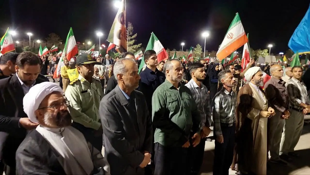 🎬گوشه هایی از حضور استاندار خراسان جنوبی در اجتماعات شبانه مردمی