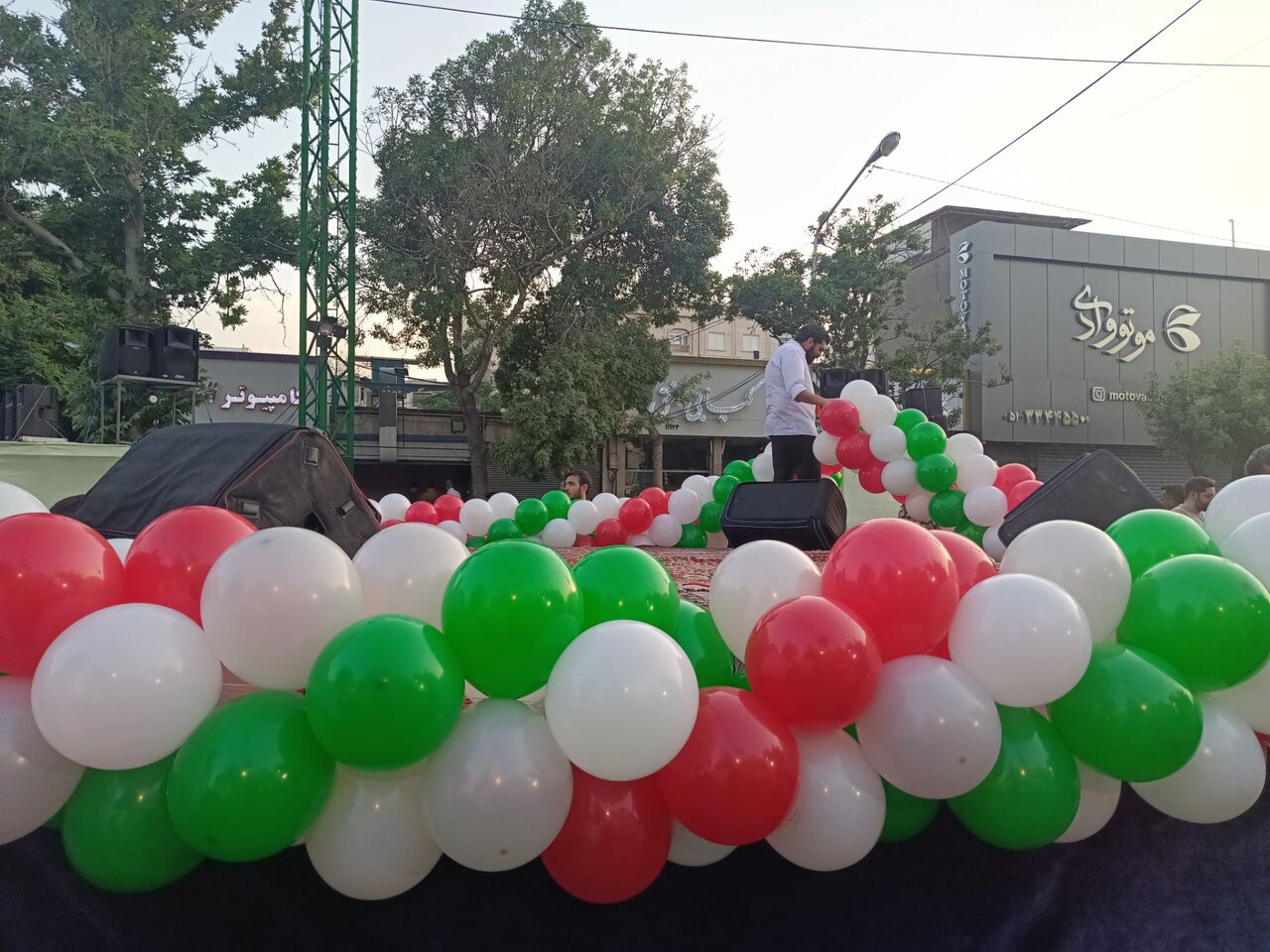 فقط یک ساعت مانده تا «مهمونی کیلومتری غدیر» در مشهد