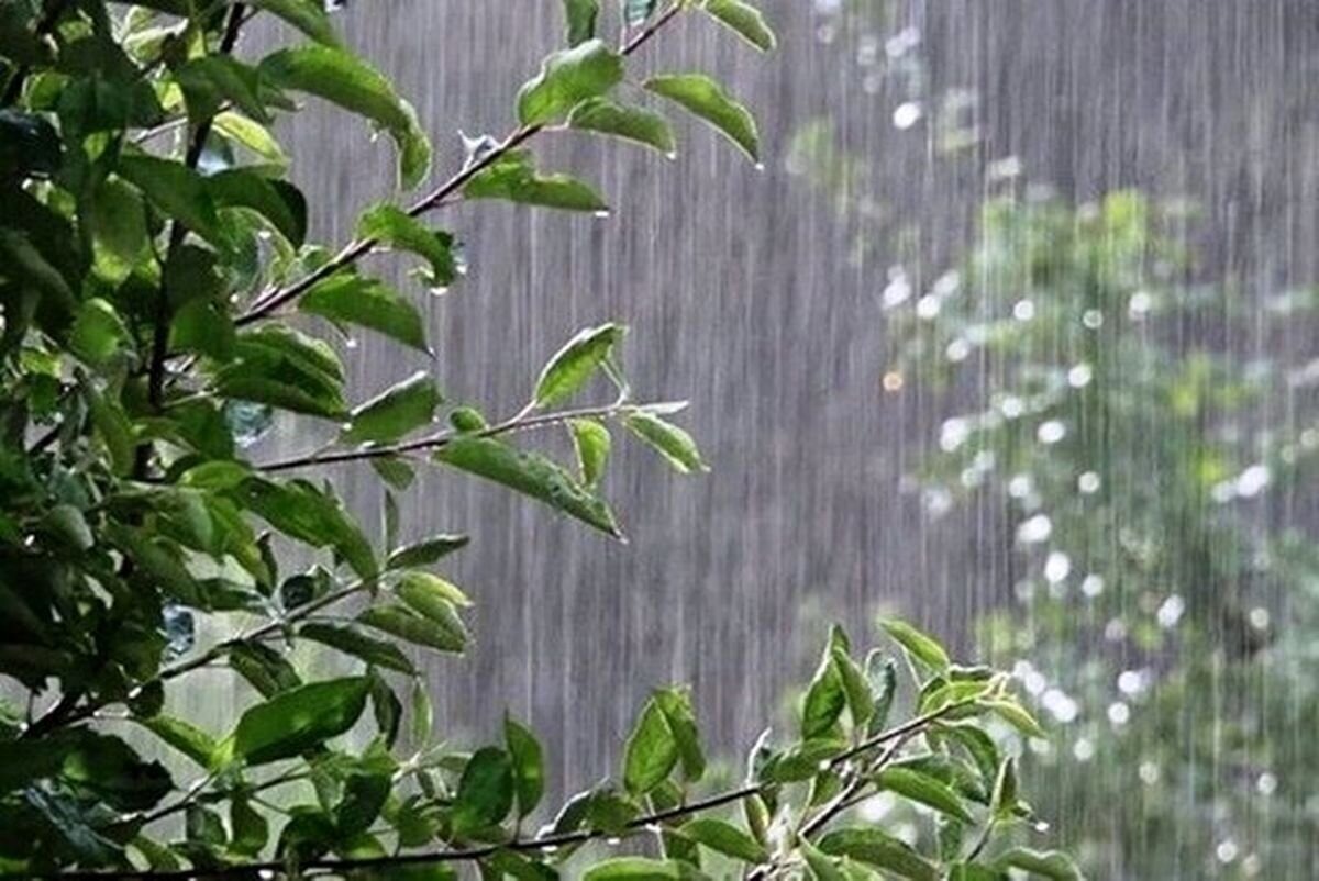 رگبار باران و تگرگ در خراسان رضوی؛ حداقل دمای مشهد به ۱۷درجه می رسد