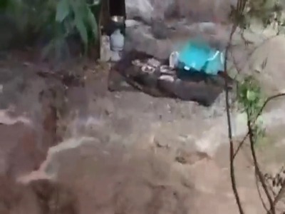 جوانان اخلمدی یک خانواده ۵ نفره را از سیل نجات دادند