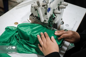 عکس/ کارگاه دوخت لباس شیرخوارگان حسینی در حرم امام رضا(ع)