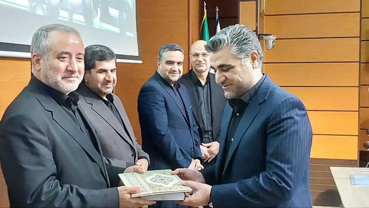 اهدای لوح تقدیر رئیس سازمان تبلیغات اسلامی به استاندار خراسان جنوبی