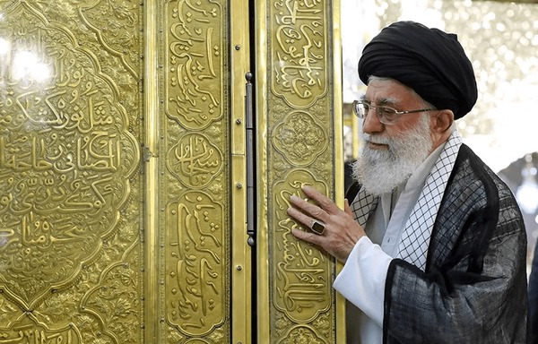 فیلم/ پیکر رهبر شهید در نمادی از ضریح امام رضا(ع) تشییع می‌شود