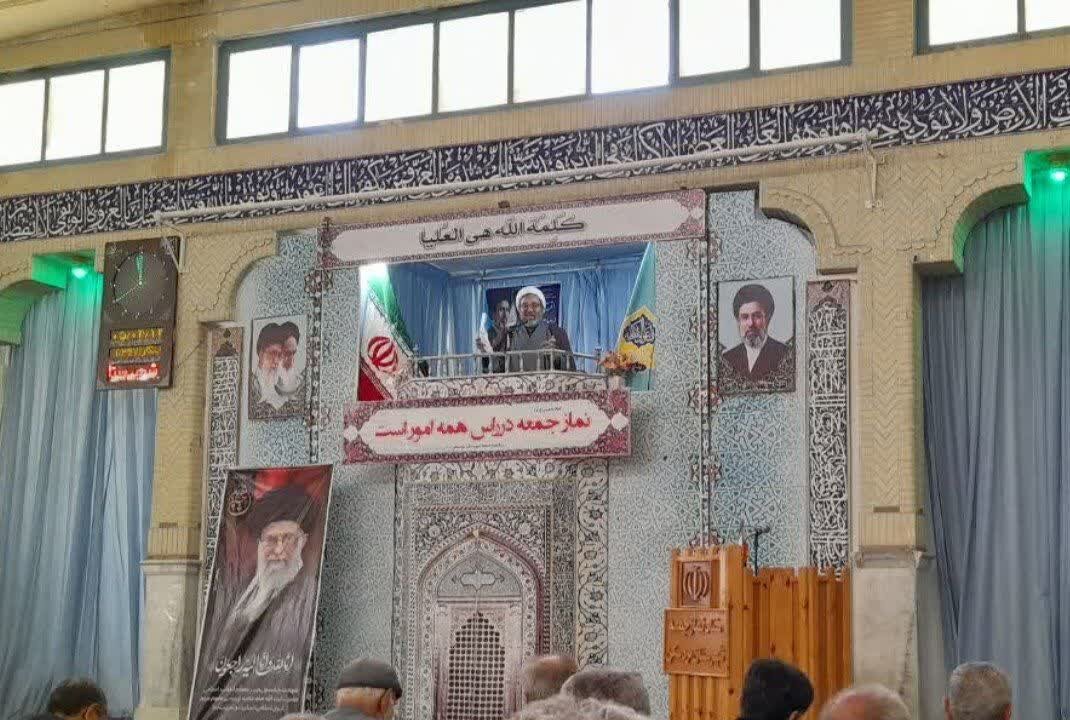 حضور مردم در مراسم تشییع رهبر شهید نشانه اقتدار و انسجام ملی است