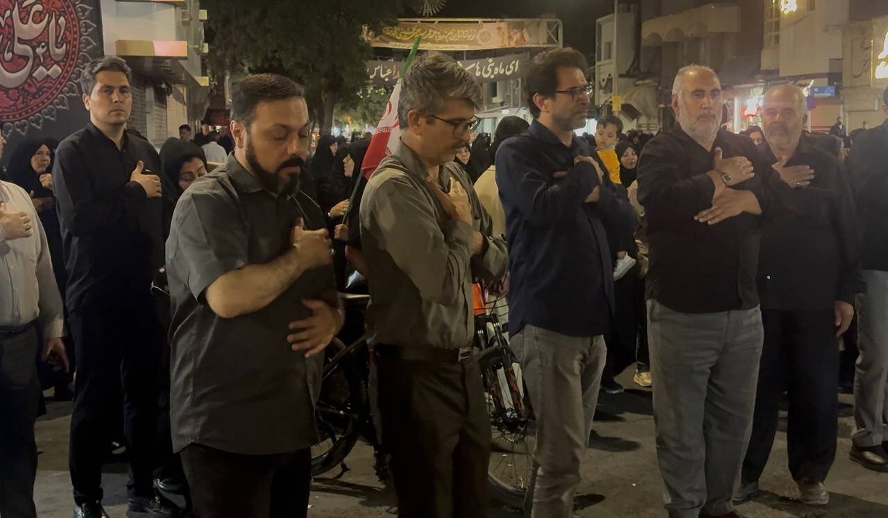 عزاداری تجمع ‌کنندگان قوچانی در فراق رهبر شهید