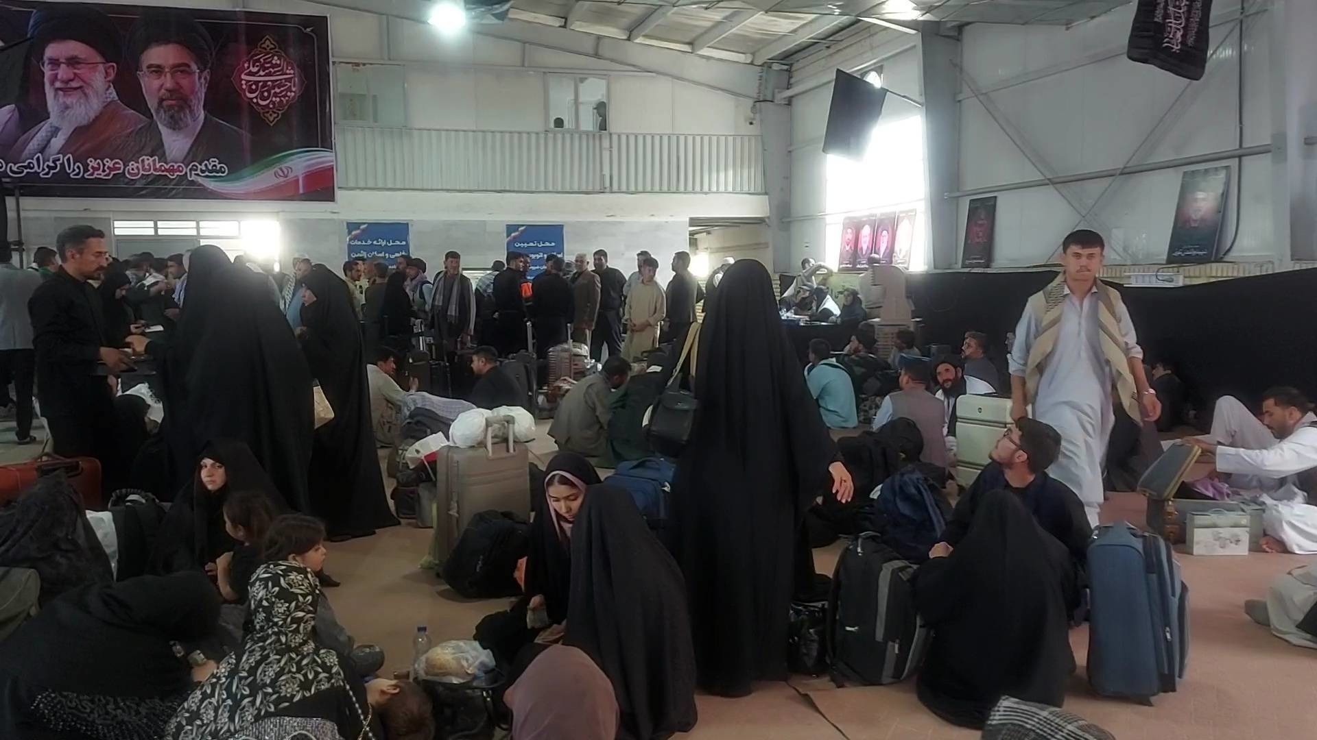 شرکت ۱۵۰۰ نفر از تایباد در مراسم تشییع رهبر شهید