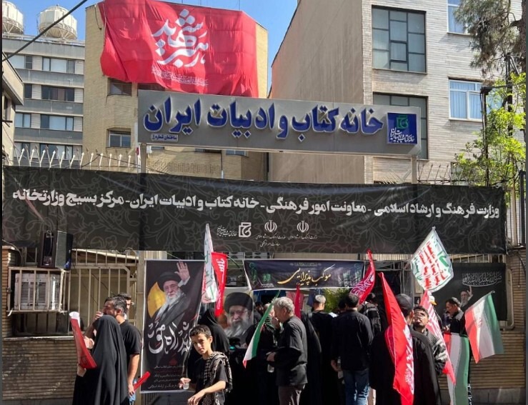 موکب اهالی کتاب و پیوستن اهالی قلم به کاروان تشییع